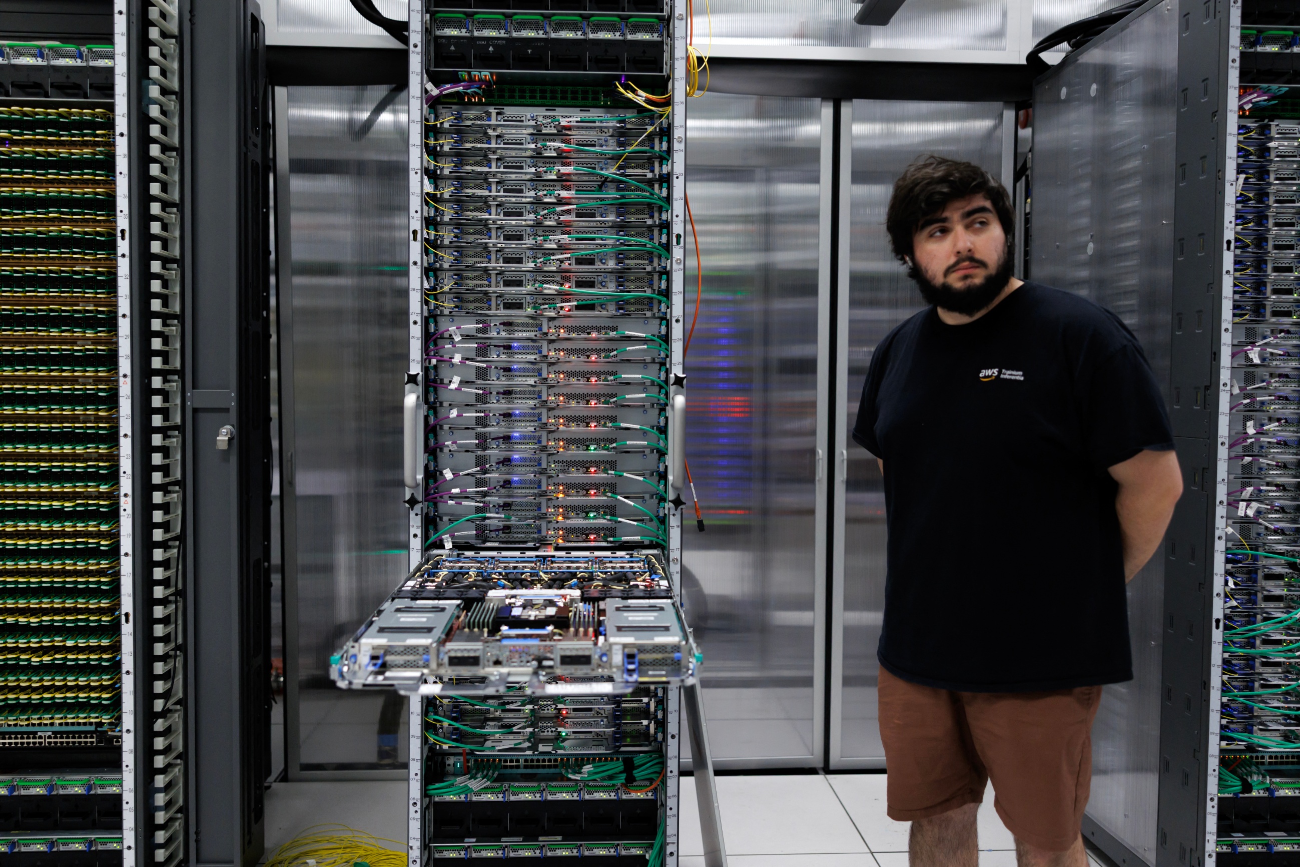 AWS's GraphRAG Revolutionizes Pharma Research, Slashes Cycles from 6 Months to 3 Weeks!