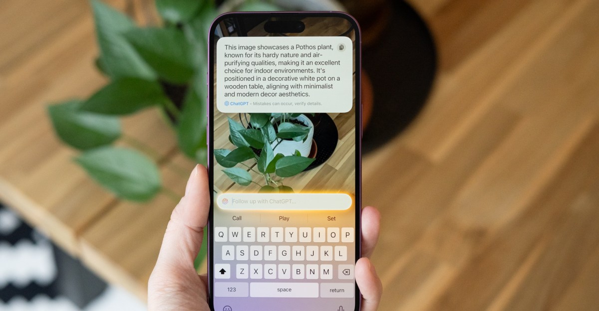 Apple's Siri Set for AI Chatbot Makeover!