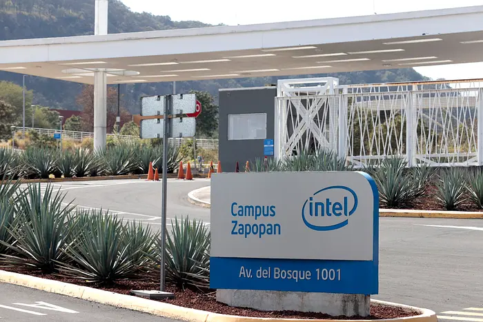 Intel's 18A Node Achieves 85% Yield, Shakes Up AI Chip Market!
