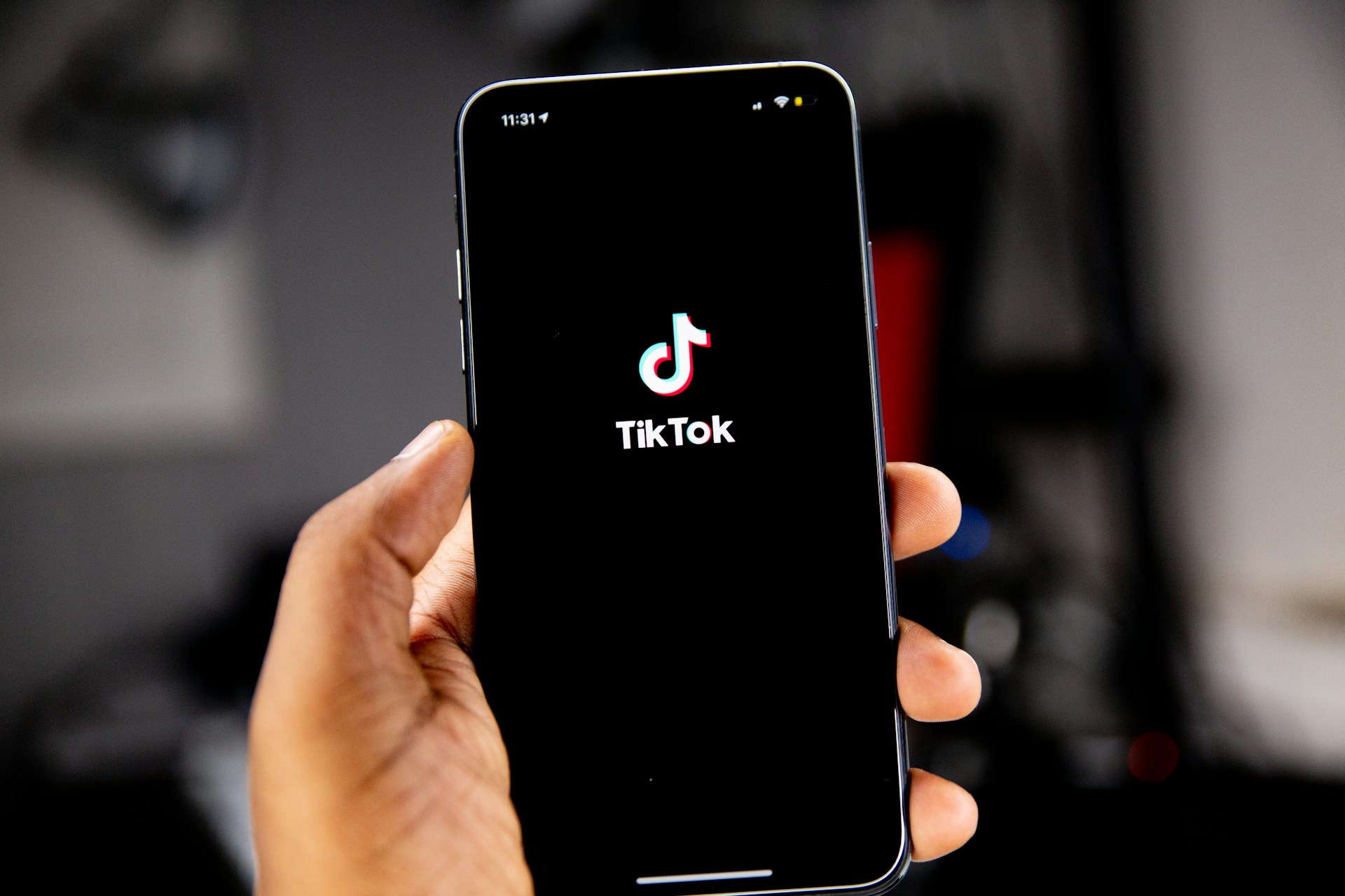 TikTok Supercharges DMs with Voice Notes and Media Sharing!