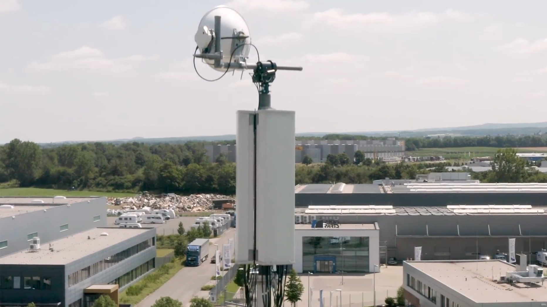 Revolutionary RoboRAN: Vodafone's AI-Powered Mobile Mast Moves At Your Service!