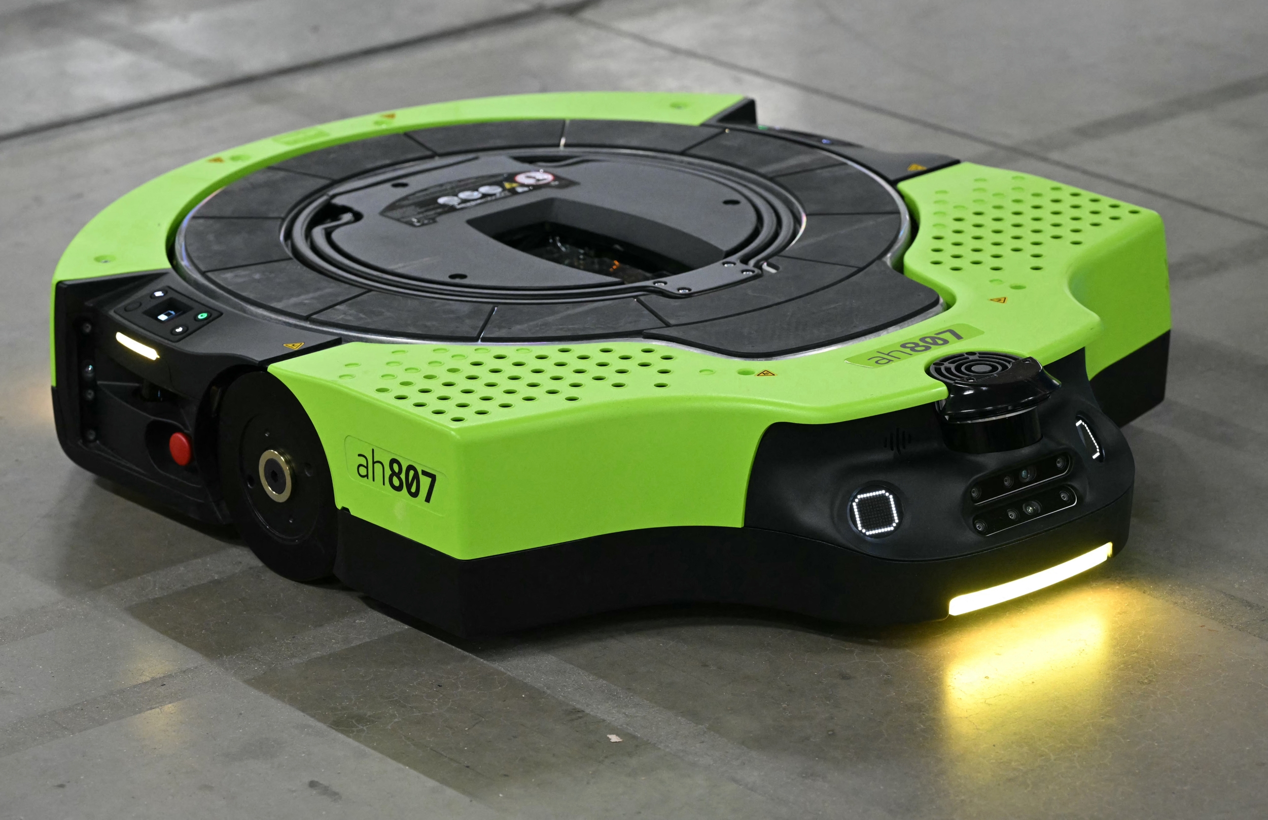 Amazon Unveils Conversational Proteus Robot with €10 Billion Investment!