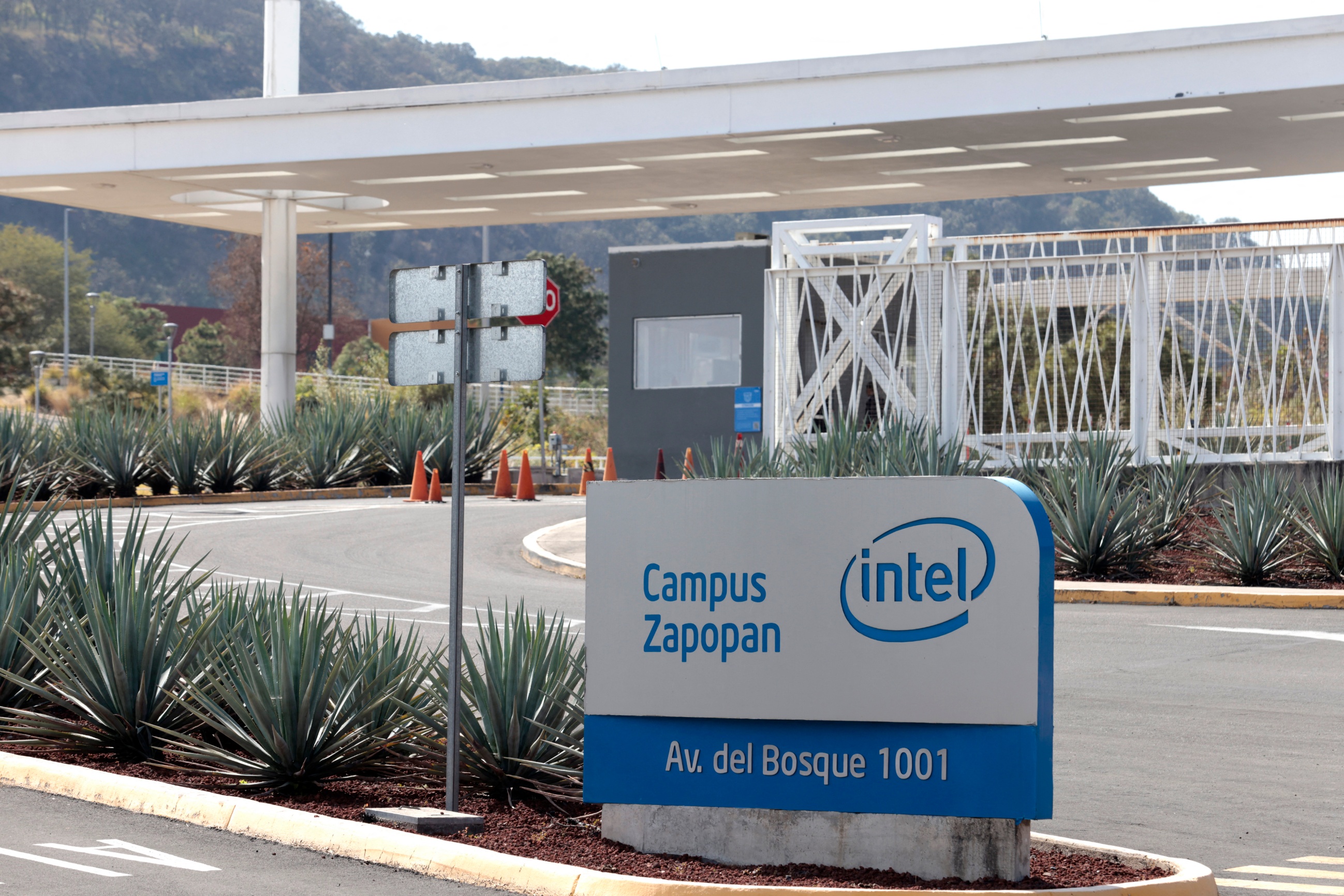 Intel's 18A Node Achieves 85% Yield, Shakes Up AI Chip Market!