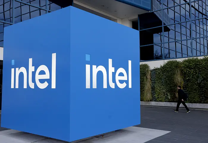 Intel's 18A-P Process Enters Risk Production, Aims for Foundry Comeback