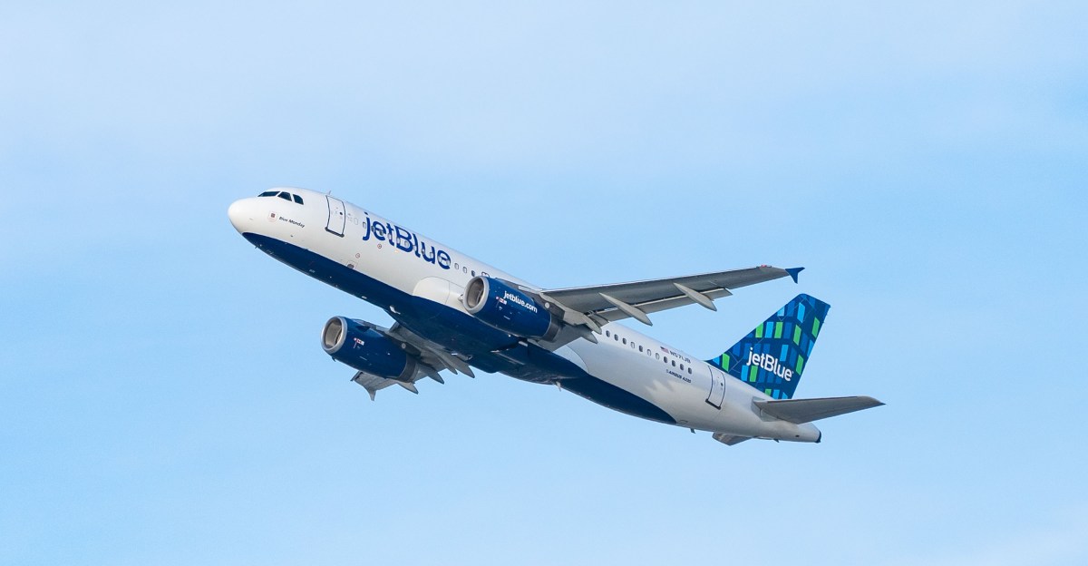 Amazon's Project Kuiper Teams Up with JetBlue for In-Flight Wi-Fi!