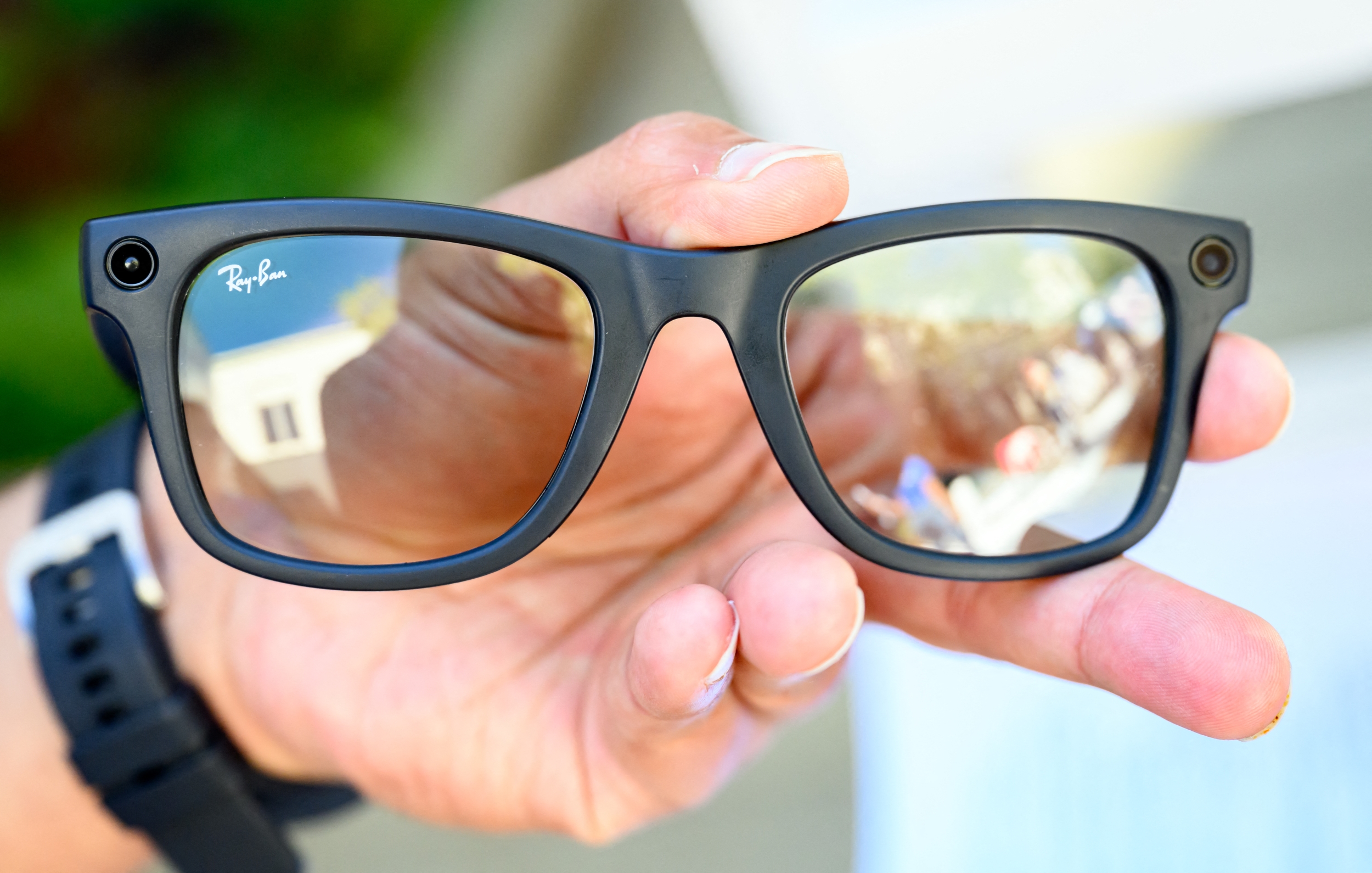 Meta Ray-Ban Glasses Leak Reveals Revolutionary Heads-Up Display!