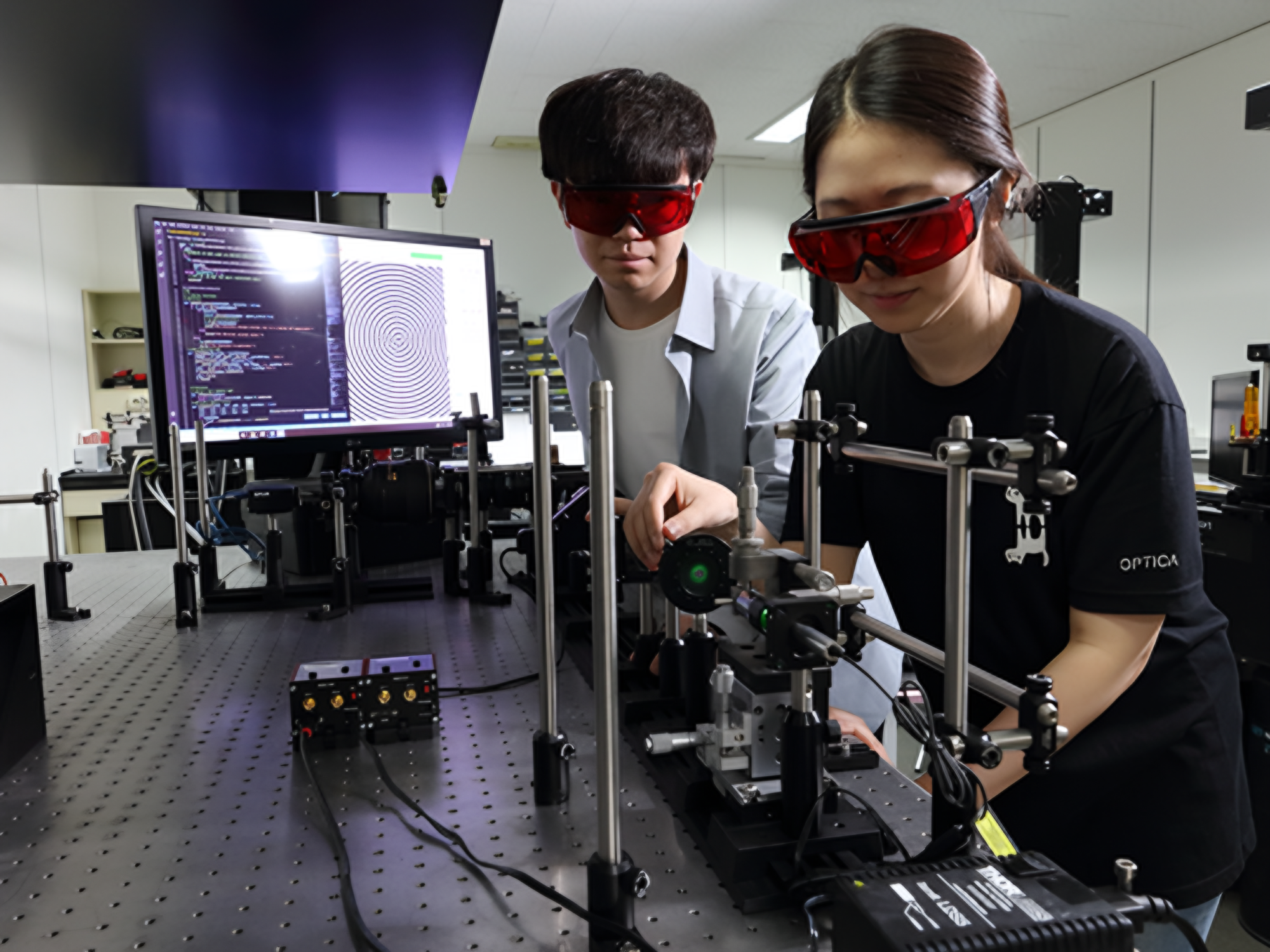 Revolutionary Chip Design Makes Light Programmable!