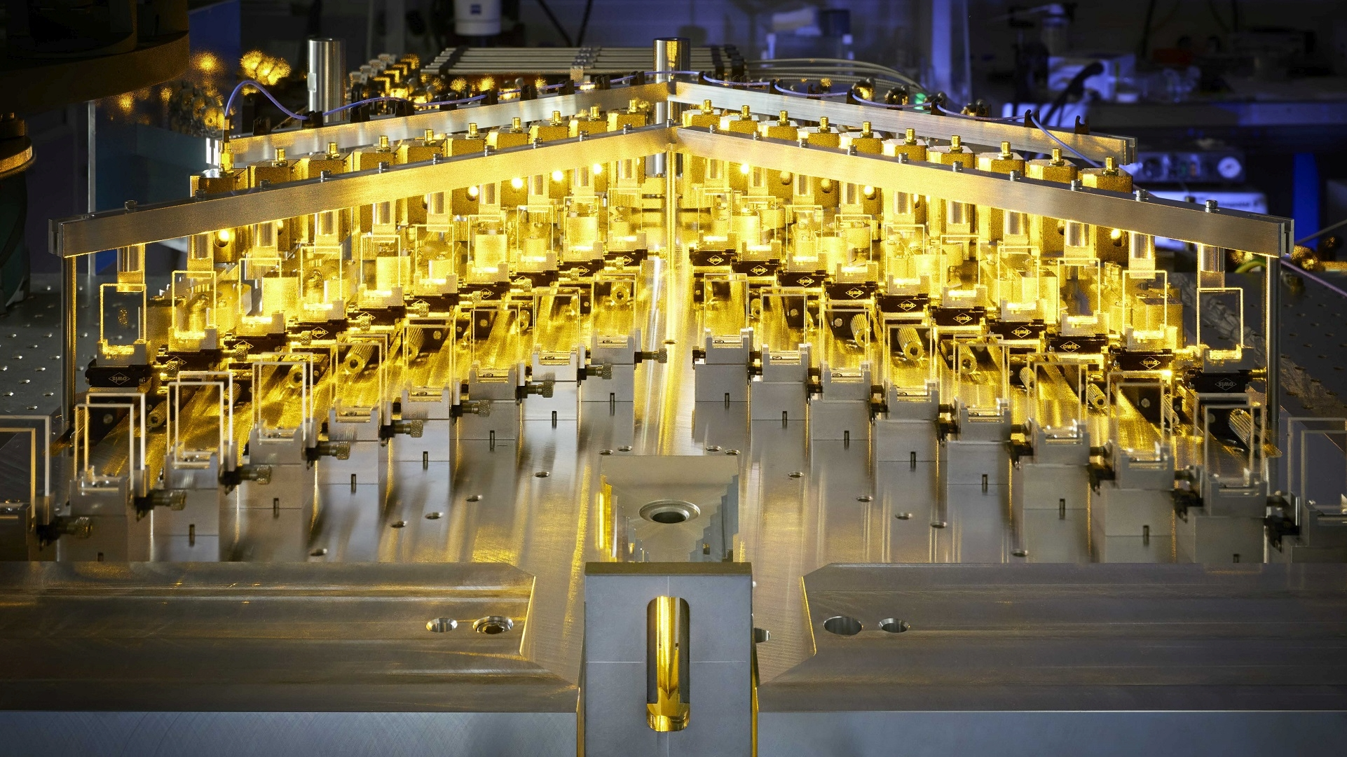 Revolutionary Laser Platform Delivers 2,000 Optical Tweezers for Quantum Computing
