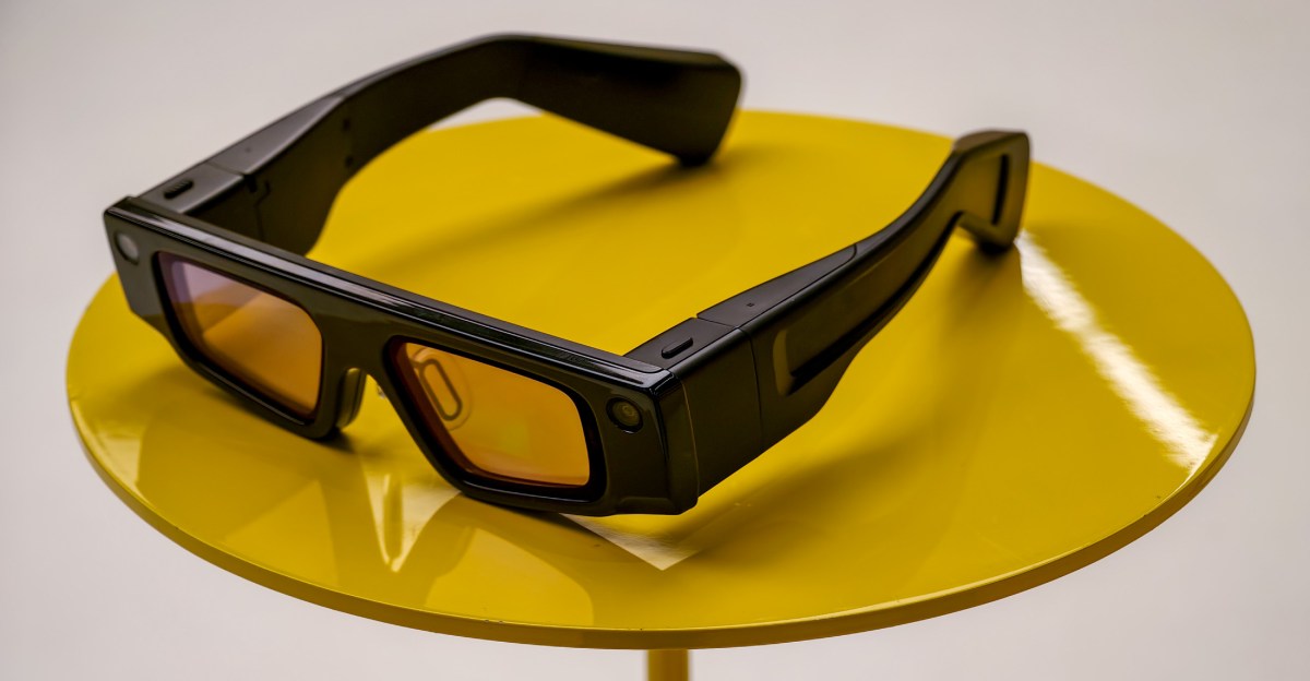 Snap OS 2.0: A Step Towards Wearable AR Innovation!