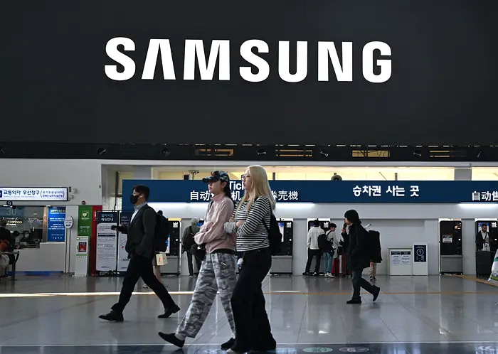 Samsung Display Set to Revolutionize XR Displays with RGB OLEDoS Production Line!