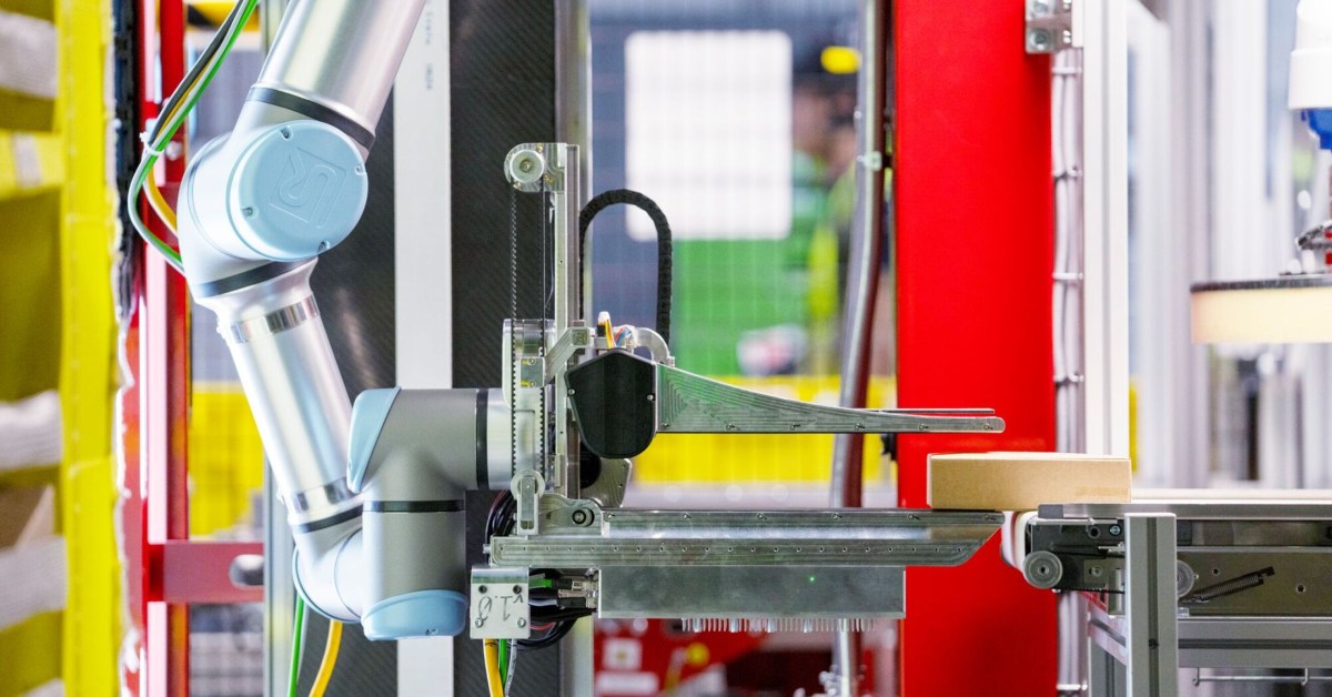 Amazon Unveils Vulcan: The Touch-Sensitive Warehouse Robot!