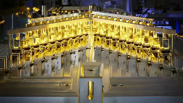 Revolutionary Laser Platform Delivers 2,000 Optical Tweezers for Quantum Computing